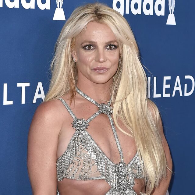 Britney-Spears-estreia-novo-penteado-chique-cortesia-de-Chris.jpg