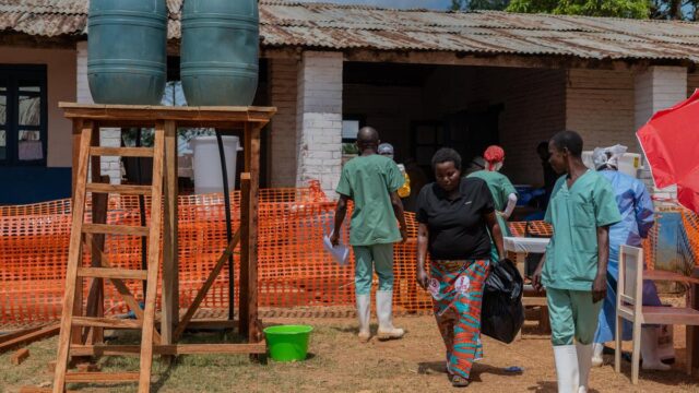 Cerca-de-500-casos-de-Ebola-foram-confirmados-na-Africa.jpg