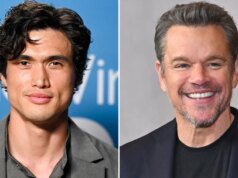 Charles Melton se junta a Matt Damon na foto do evento Secret Daniel da Universal
