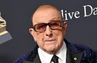 Clive Davis, lendário produtor musical, morre aos 94 anos