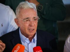 Colômbia investiga ex-presidente em massacre paramétrico