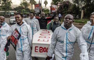 Contra o Ébola, as políticas de saúde da América causaram indignação em África