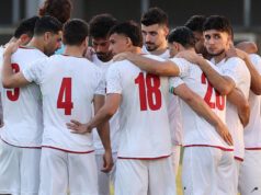 Copa do Mundo de 2026: iranianos chegam ao México carregando distintivos para homenagear as vítimas do atentado à bomba na escola Minab