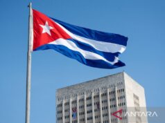 Cuba anuncia reformas económicas e de mercado em meio ao embargo dos EUA.