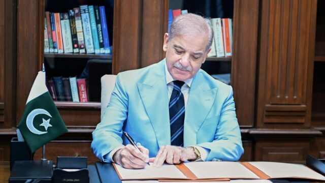 Delegacao-paquistanesa-comparecera-ao-funeral-de-Ali-Khamenei-Shehbaz-Sharif.jpg