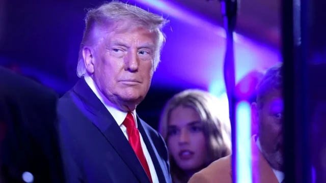 Durante-o-hino-nacional-Trump-vaiou-brutalmente-as-finais.webp