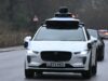 Ele rouba shorts de ioga, leva um Waymo Robotaxis para lá e para cá e, apesar das câmeras onipresentes, cinco meses depois, ele ainda está correndo.