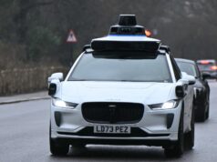 Ele rouba shorts de ioga, leva um Waymo Robotaxis para lá e para cá e, apesar das câmeras onipresentes, cinco meses depois, ele ainda está correndo.