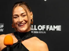 Eleni Frommann anunciou seu noivado com o jogador de basquete Kristofer Krause