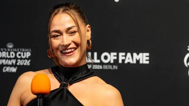 Eleni-Frommann-anunciou-seu-noivado-com-o-jogador-de-basquete.webp