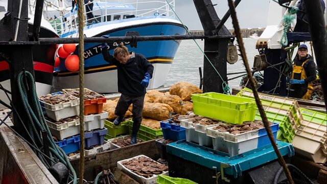 Enfrentando-muitos-desafios-profissionais-da-pesca-se-reunem-em-Cherbourg.jpg
