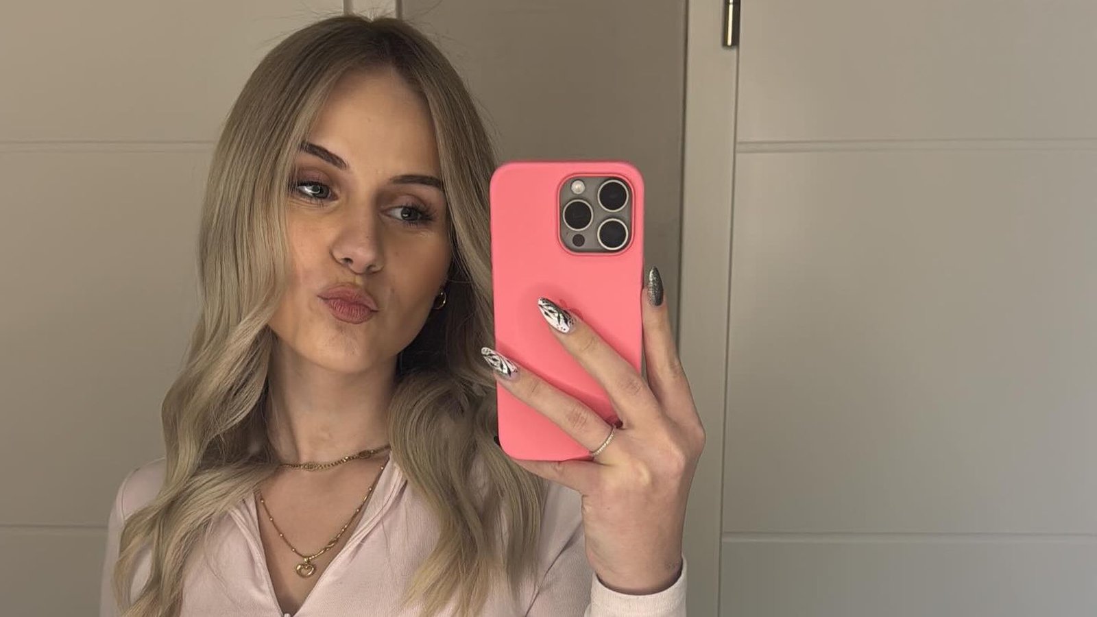 Enquanto isso, Volney agora acusa Estefânia de ter dois casos