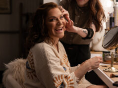 Foto: Backstage do The Lost Boys na Broadway com Shoshana Bean, Ali Louis Borzgui, LJ Bennett e todo o elenco