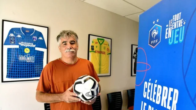 Futebol-Juizes-licenciados-voluntarios-no-distrito-de-Deux-Sevres-todos-os.webp