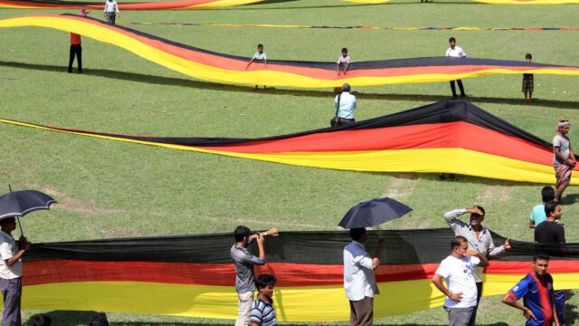 Grande-fa-Agricultor-de-Bangladesh-desfralda-bandeira-alema-de-75.jpg