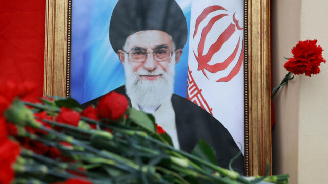 Guerra-no-Ira-funeral-do-lider-supremo-Ali-Khamenei-adiado.jpg