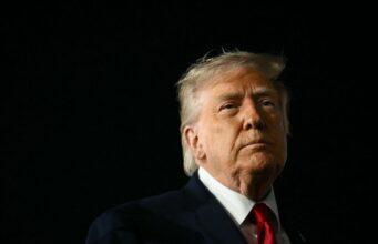 Guerra no Médio Oriente: EUA lançam ‘ataques autodefensivos’ contra o Irão depois de helicóptero dos EUA ser ‘destruído’, diz Washington