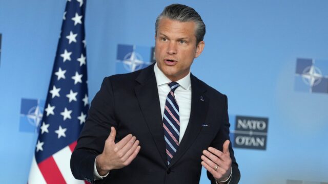 Hegseth-anuncia-em-Bruxelas-revisao-das-forcas-dos-EUA-na.com2Fb62Fbe2Ff49219ee440faba6a9c4e488baeb2Fap26169.jpeg