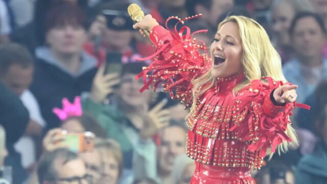 Helene-Fischer-Linda-performance-com-Thomas-Seitel-no-inicio-da.jpg