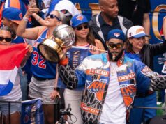 Jalen Brunson dos Knicks e muitos outros comemoram durante o histórico desfile do campeonato