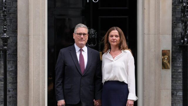 Keir-Starmer-anuncia-sua-renuncia-ao-cargo-de-primeiro-ministro-britanico.com2F862F4b2F7a1f31af4bd8ba89590ecdf758c22Fap26173.jpeg