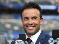 Landon Donovan, do futebol americano, aborda peruca após luta contra a calvície