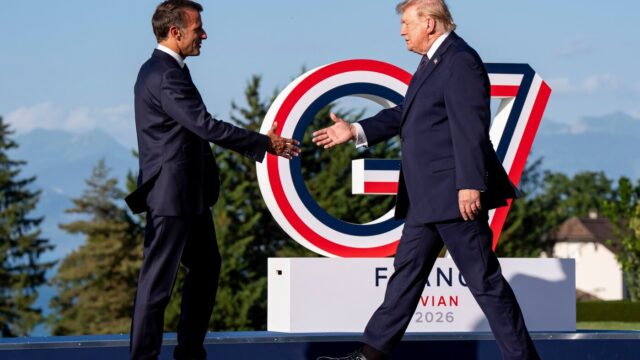 Lideres-do-G7-abrem-conversacoes-de-cimeira-em-Franca-sobre.com2F452Fc02F265e26f549efae3c314e7106e7702Fap26166.jpeg