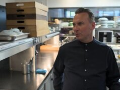 “Like a black hole”: Tim Raue fala sobre sua infância no documentário ARD