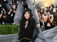 Madonna fala sobre a experiência de concerto que está arruinando a tecnologia: ‘Coloque seus malditos telefones de lado e conecte-se’