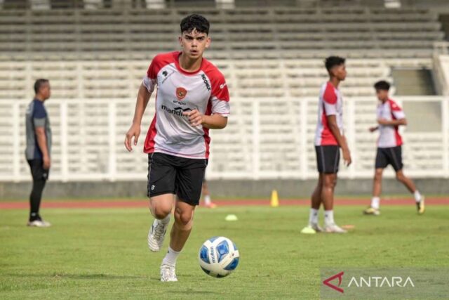 Matthew-Baker-se-junta-a-selecao-sub-19-na-Copa-AFF.jpg