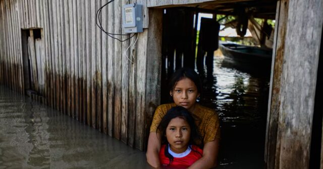 Metade-das-criancas-do-mundo-sao-afetadas-por-pelo-menos.jpg