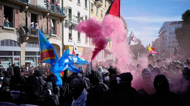Milhares-de-manifestantes-marcham-em-Genebra-contra-o-G7-antes.jpg