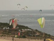 Na Duna Pilatus, uma corrida recorde de parapentes leva ao giro do parafuso
