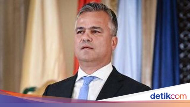 O-Presidente-da-Romenia-nomeou-Adrian-Veste-como-o-novo.jpeg