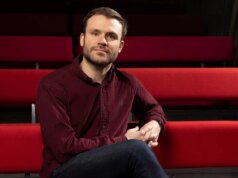 O chefe da comédia da BBC, Jon Petrie, está saindo de um hat-trick.