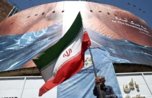 O conflito no Golfo está a tornar-se mais intenso. O Irão ataca o Kuwait e os Estados Unidos respondem com um ataque em Ormuz.