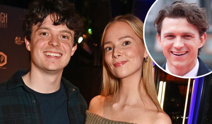 O irmão de Tom Holland, Sam, se casou com a namorada Clarke Stewart