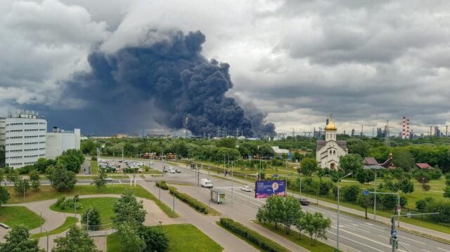O-maior-ataque-drones-ucranianos-bombardearam-uma-refinaria-de-petroleo.jpeg