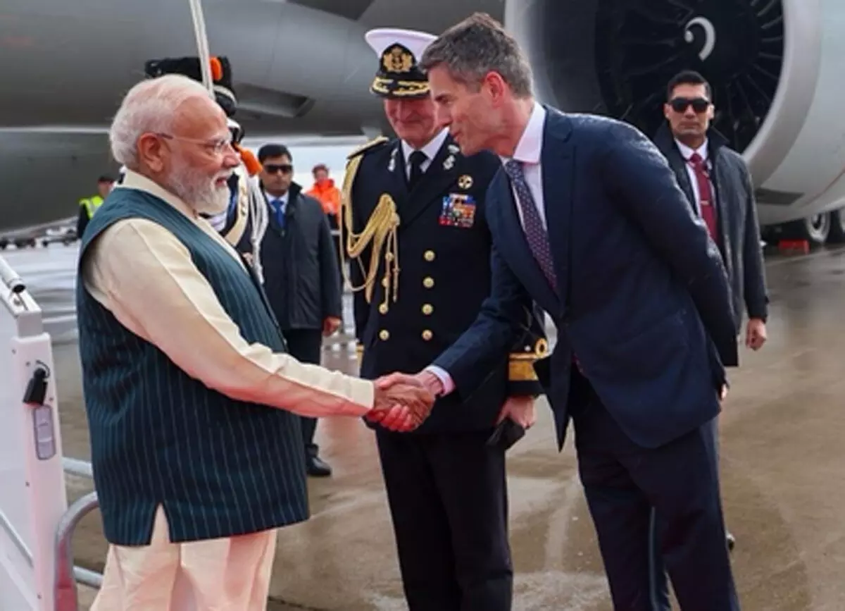 O primeiro-ministro Modi chega a Amsterdã. Ele enfatizou a necessidade de levar as relações Índia-Holanda a um novo nível.