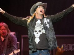 O que a luta dos artistas para reservar ou apoiar ‘Freedom 250’ nos diz sobre a manipulação dos fãs: o guitarrista de Bret Michaels fala