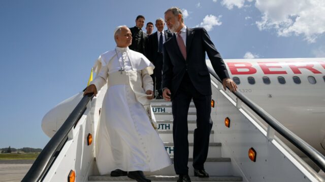 O-voo-do-Papa-Leao-XIV-vindo-da-Espanha-para.com2F842F7e2F02ac0a664e4790c26a0de4ca594c2Fap26163.jpeg