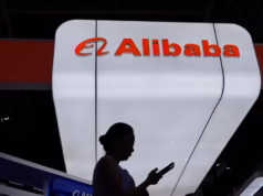 Os Estados Unidos ampliaram a lista de empresas de tecnologia chinesas, dizendo que estão ajudando os militares de Pequim