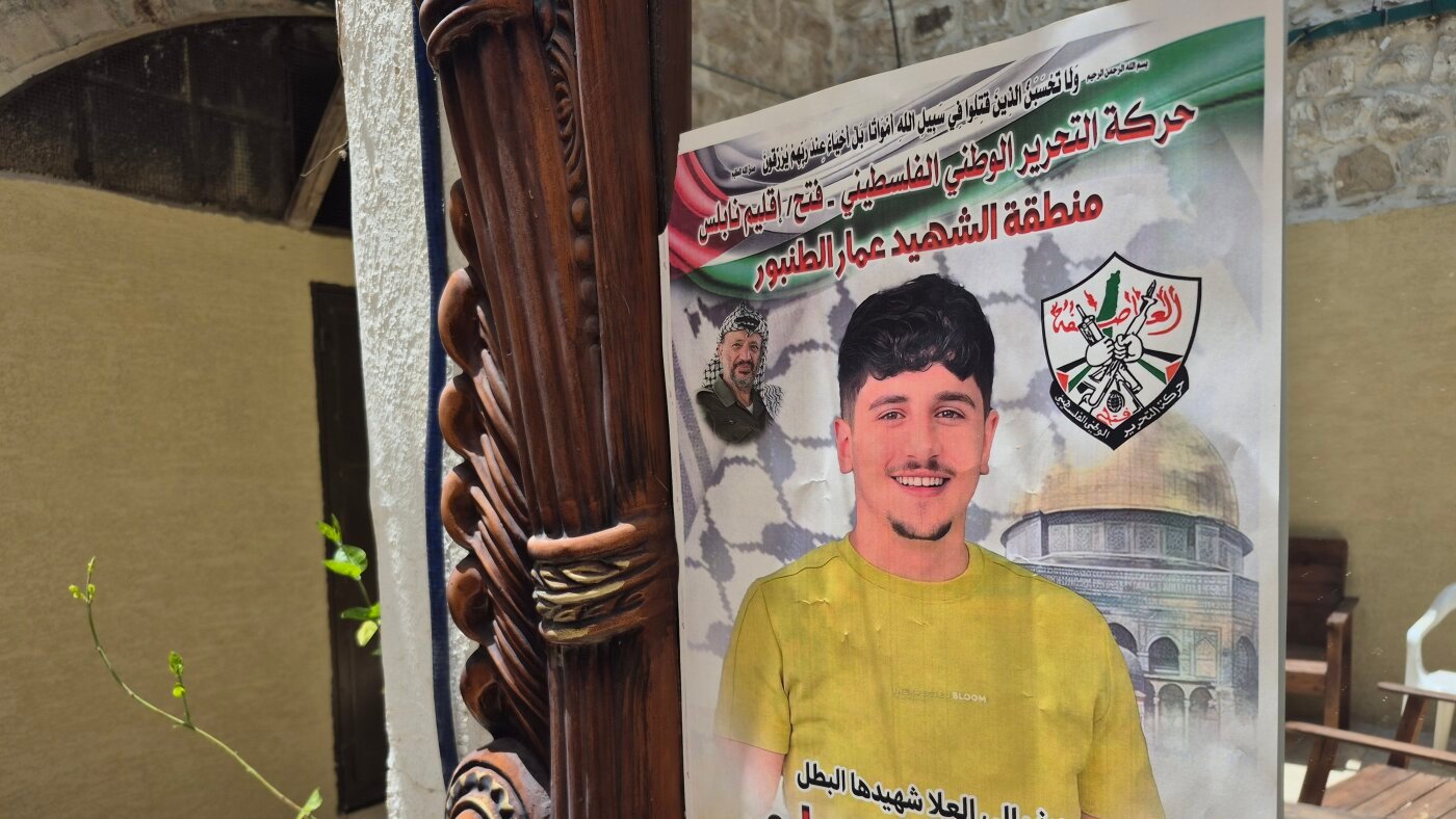 Palestinos lamentam o futuro pai que foi baleado pelas forças israelenses no dia em que seu filho nasceu