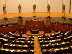 Parlamento finlandês aprova levantamento da proibição total de armas nucleares