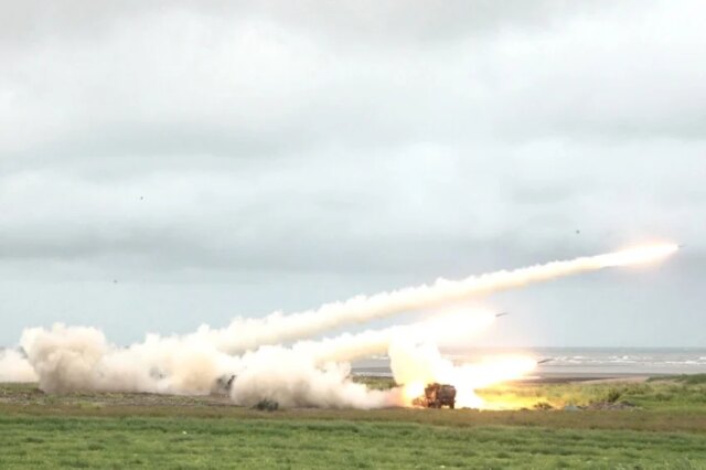 Pela-primeira-vez-Taiwan-disparou-dezenas-de-misseis-HIMARS-dos.jpg