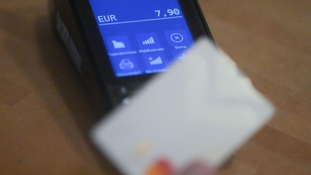 Pesquisa-do-Bundesbank-os-alemaes-costumam-pagar-sem-dinheiro.jpg