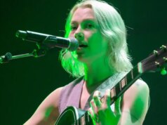 Phoebe Bridgers transforma o Madison Square Garden em sua sala de estar com show interno e sem telefone com oito novas músicas: crítica do concerto