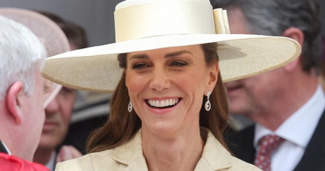 Por-que-voce-nao-encontra-o-vestido-da-princesa-Kate.jpg