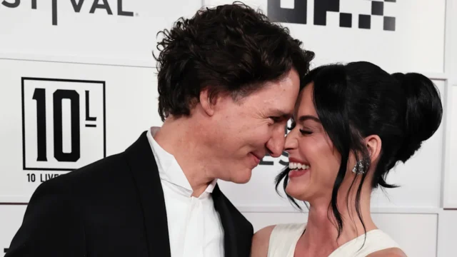 Primeira-aparicao-como-casal-no-tapete-vermelho-Katy-e.webp