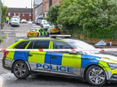 Primeiro-ministro britânico condena ataque ‘rebelde’ com faca em Belfast e pede protestos